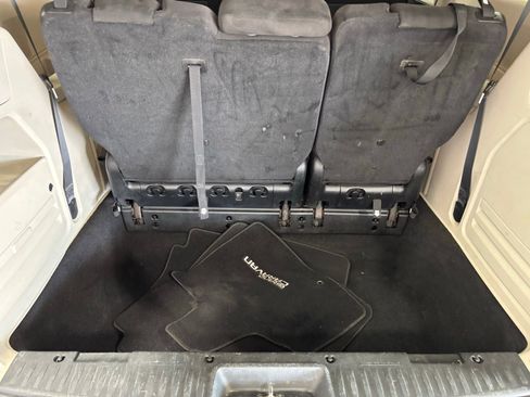 Used 2013 Dodge Grand Caravan SE image 27