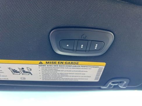 Used 2025 Chrysler Pacifica Limited image 25