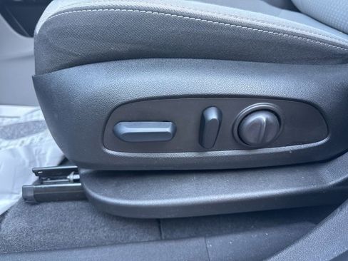 Used 2023 GMC Terrain SLE w/ Driver Convenience Package image 30