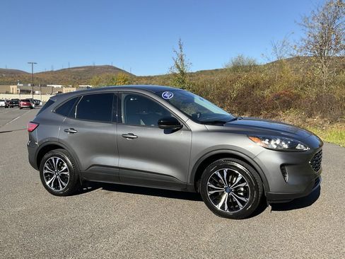 Used 2022 Ford Escape SE w/ SE Sport Appearance Package image 1