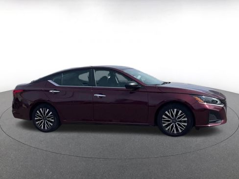 Used 2025 Nissan Altima 2.5 SV image 16