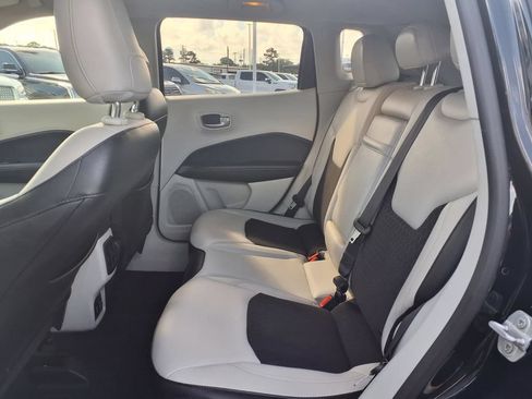 Used 2018 Jeep Compass Latitude w/ Popular Equipment Group FWD image 18