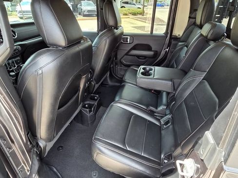 Used 2020 Jeep Gladiator Overland AWD/4WD image 9