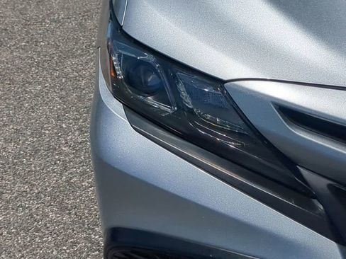 Used 2022 Toyota Camry SE image 10