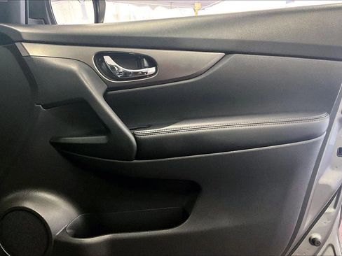 Used 2015 Nissan Rogue SV w/ SV Premium Package image 24