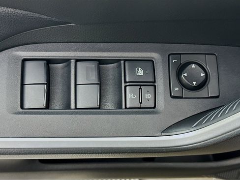 Used 2021 Toyota RAV4 SE image 15