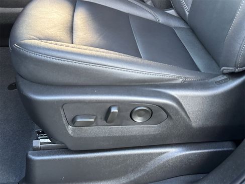 Used 2024 Chevrolet Tahoe Z71 w/ Luxury Package image 20