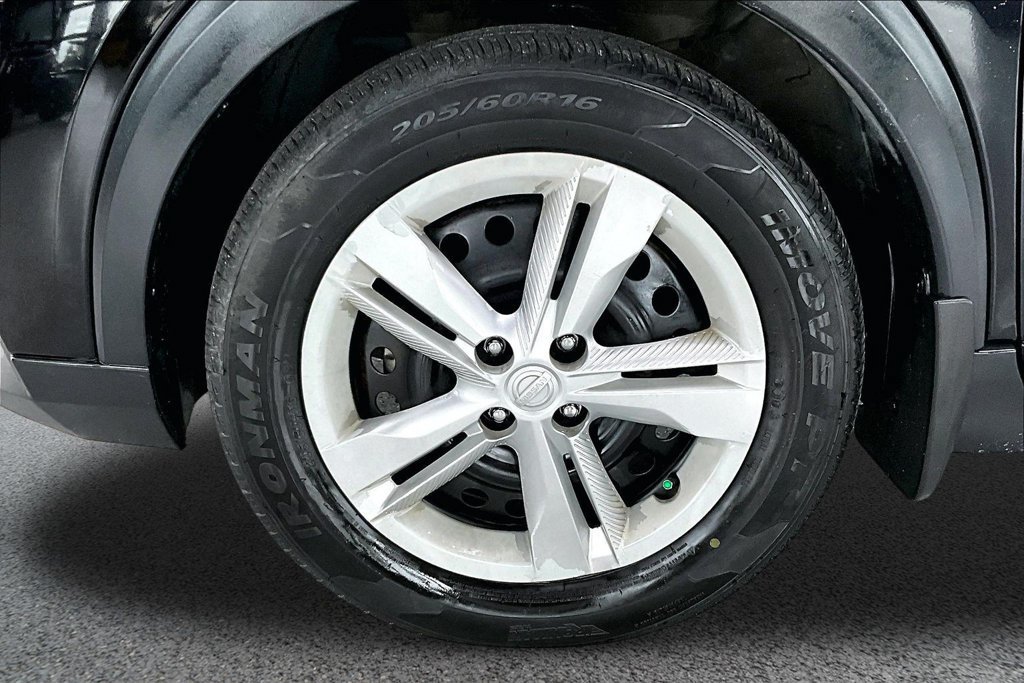 Used 2019 Nissan Kicks S FWD image 32