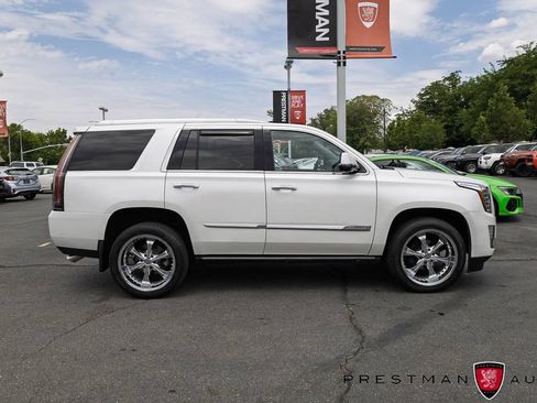 Used 2020 Cadillac Escalade Premium Luxury AWD/4WD image 24