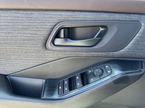 Used 2023 Nissan Rogue S FWD image 20