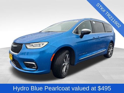 New 2026 Chrysler Pacifica Pinnacle image 3