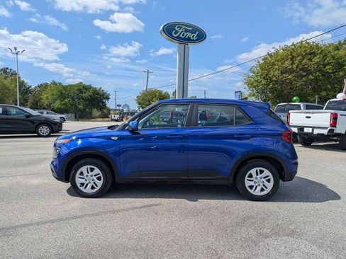 Used 2021 Hyundai Venue SE FWD image 6
