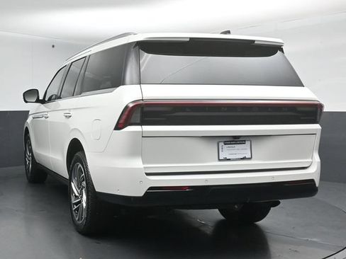 Certified 2025 Lincoln Navigator Reserve AWD/4WD image 6
