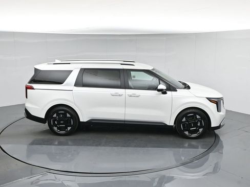 Used 2025 Kia Carnival EX image 37