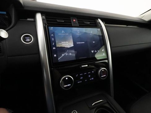 Used 2024 Land Rover Discovery S image 17