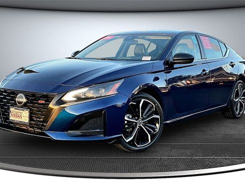 Certified 2024 Nissan Altima 2.5 SR image 3