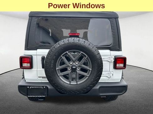Used 2025 Jeep Wrangler Sport AWD/4WD image 12