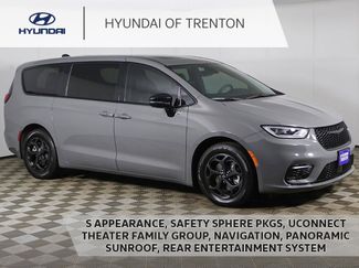 Used 2023 Chrysler Pacifica Limited w/ Uconnect Theater Family Group video 1