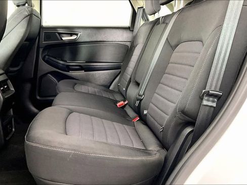 Used 2017 Ford Edge SE FWD image 2