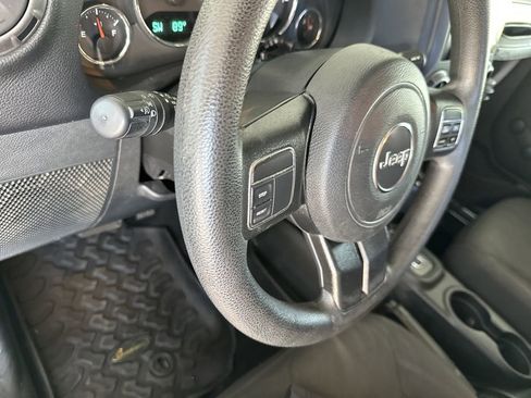 Used 2017 Jeep Wrangler Sport AWD/4WD image 18