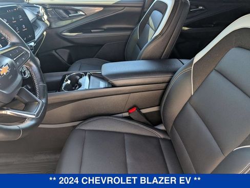 Used 2024 Chevrolet Blazer EV LT AWD/4WD image 13