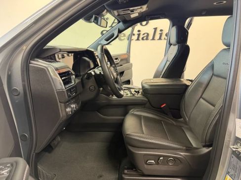 Used 2025 GMC Yukon Denali AWD/4WD image 12