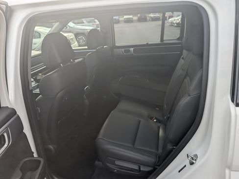 Used 2024 Hyundai Santa Fe Limited AWD/4WD image 9