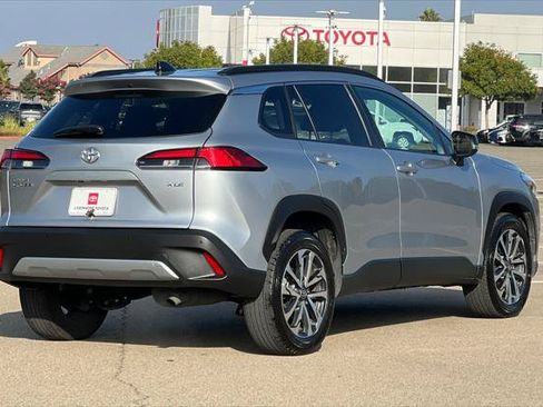 Used 2025 Toyota Corolla Cross XLE FWD image 4