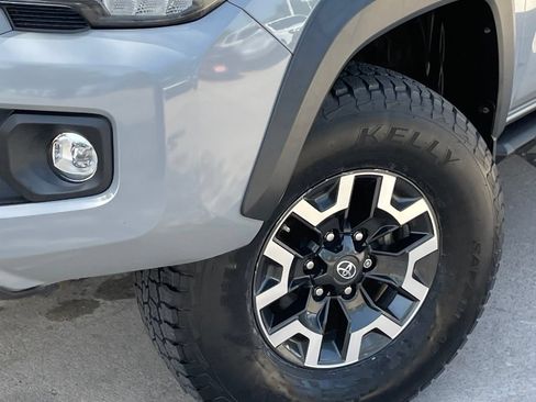 Used 2021 Toyota Tacoma TRD Off-Road w/ Technology Package AWD/4WD image 8