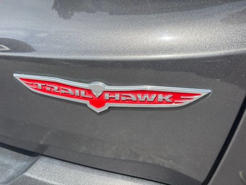 Used 2016 Jeep Renegade Trailhawk w/ Premium Trailhawk Package AWD/4WD image 30