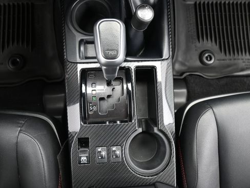Used 2018 Toyota 4Runner TRD Off-Road Premium AWD/4WD image 17