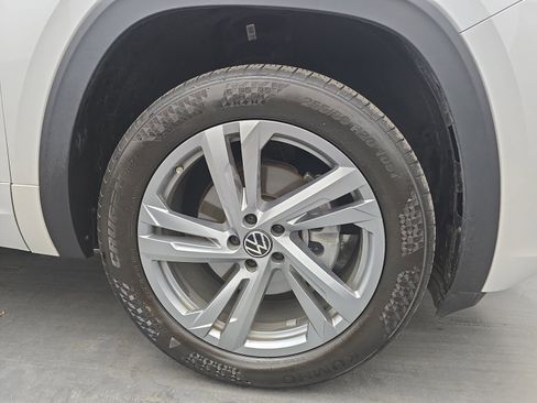 Used 2024 Volkswagen Atlas Cross Sport SEL R-Line AWD/4WD image 10