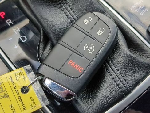 Used 2023 Jeep Compass Limited AWD/4WD image 38