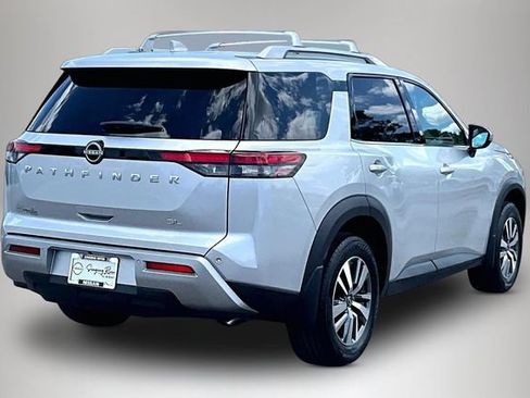 Certified 2025 Nissan Pathfinder SL FWD image 5