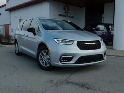New 2026 Chrysler Pacifica Select