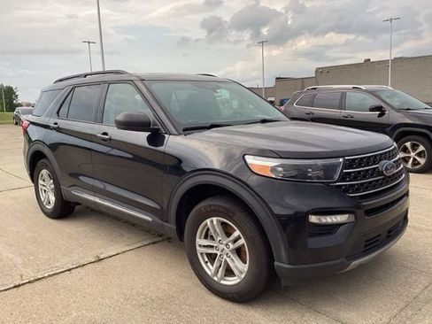 Used 2021 Ford Explorer XLT w/ Equipment Group 202A AWD/4WD image 9