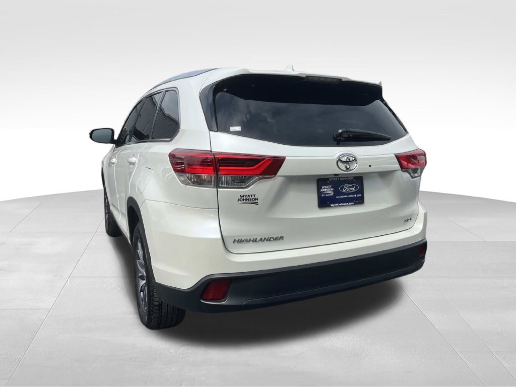 Used 2019 Toyota Highlander XLE FWD image 6