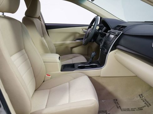 Used 2016 Toyota Camry LE FWD image 14
