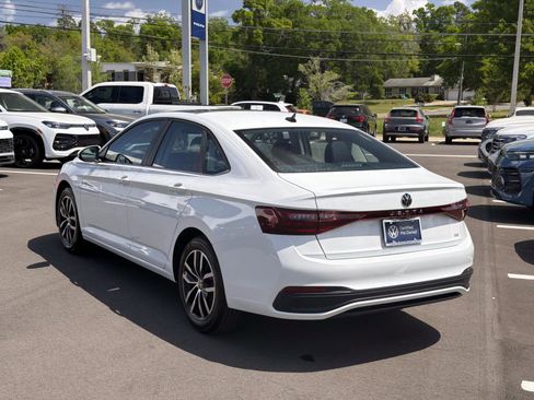 Used 2025 Volkswagen Jetta SE image 7