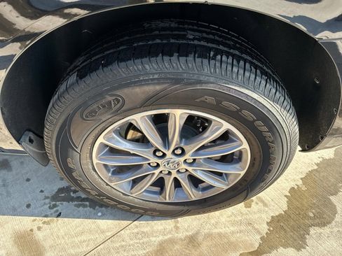 Used 2024 Buick Enclave Premium image 20