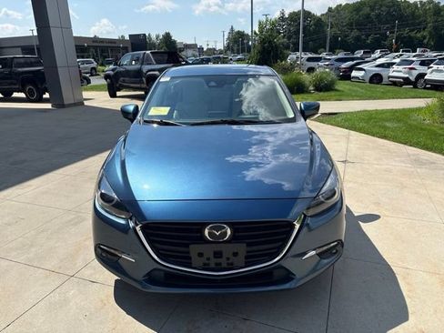 Used 2018 MAZDA MAZDA3 Grand Touring w/ Premium Equipment Package FWD image 2