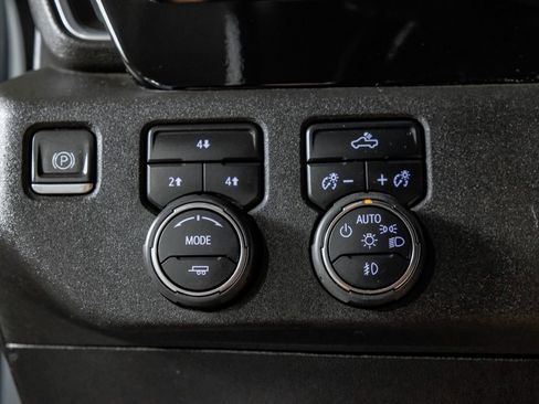 Used 2024 Chevrolet Silverado 2500 LT AWD/4WD image 25