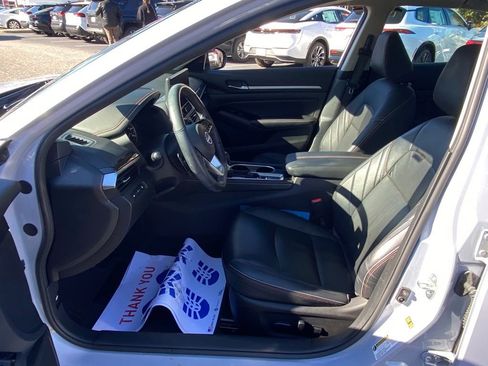 Used 2024 Nissan Altima 2.5 SR w/ SR Premium Package image 6