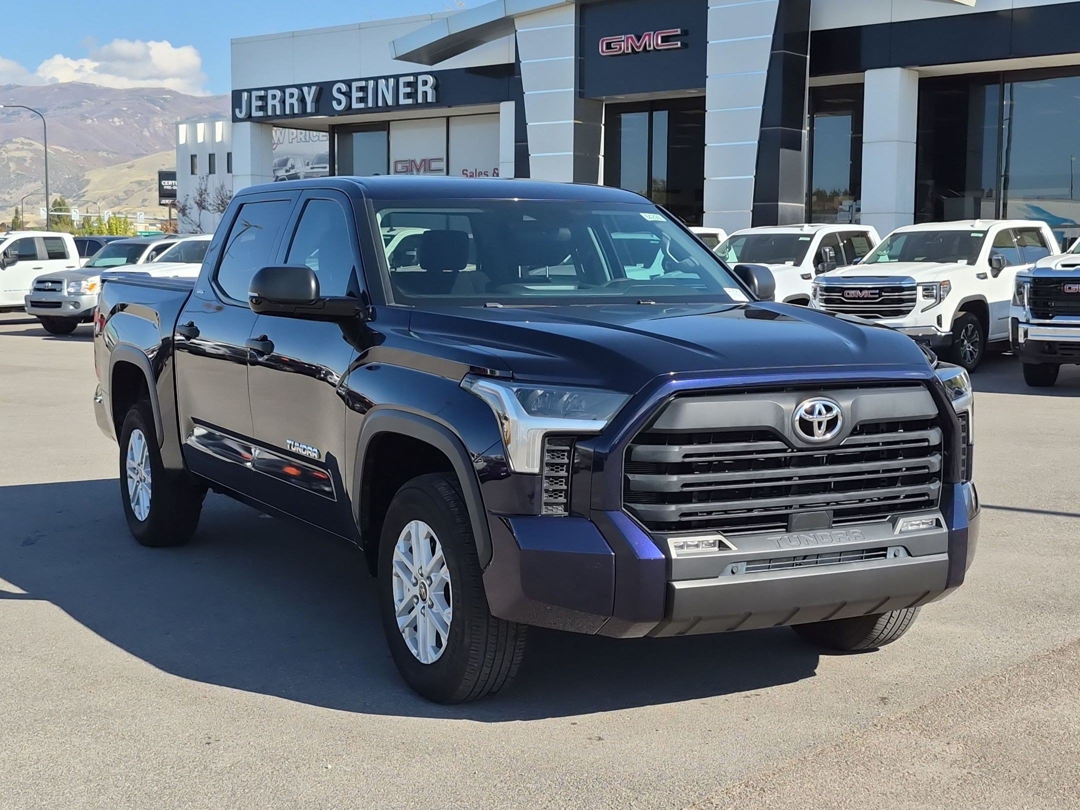 Used 2023 Toyota Tundra SR5 w/ SR5 Convenience Package AWD/4WD image 8