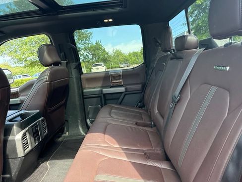 Used 2015 Ford F150 Platinum w/ Equipment Group 701A Luxury AWD/4WD image 10