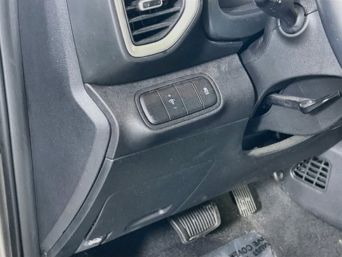 Used 2023 Hyundai Venue SEL FWD image 10