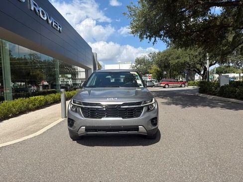 Used 2025 Kia Seltos EX FWD image 2