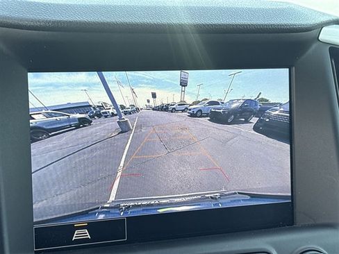 Used 2023 GMC Terrain SLT w/ Infotainment Package II FWD image 15