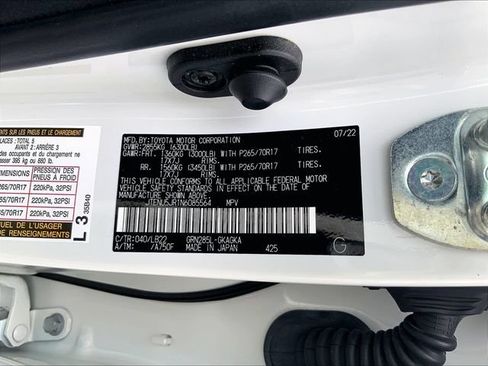 Used 2022 Toyota 4Runner SR5 Premium w/ Moonroof Package AWD/4WD image 32