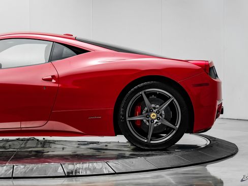 Used 2015 Ferrari 458 Italia Coupe RWD image 11